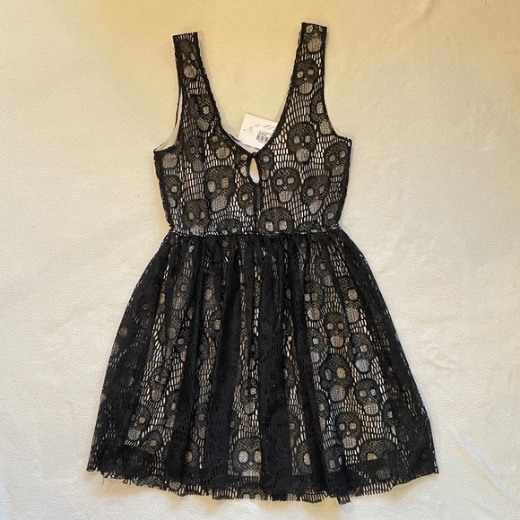 BNWT Audrey 3+1 Black Lace Skull Patterned Mini Dress w/ Ivory Lining Size S - Picture 2 of 5